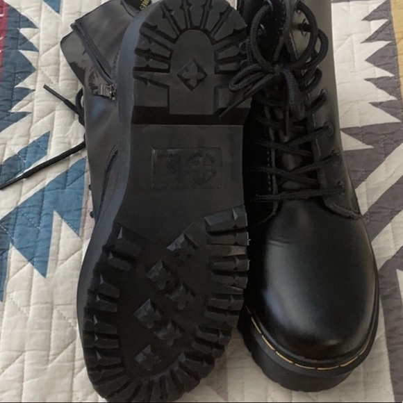Dr Martens Samples of fake vs real JADON/OAF BOOT - Picture 15 of 16